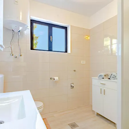 Lovely In Cara With Wifi Appartement