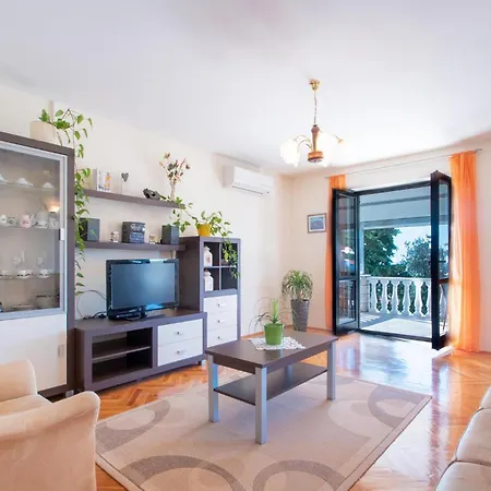 Iv アパート Čara